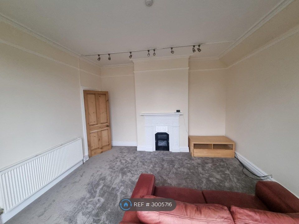 Property photo 3 of 9 Living Room/Bedroom 2