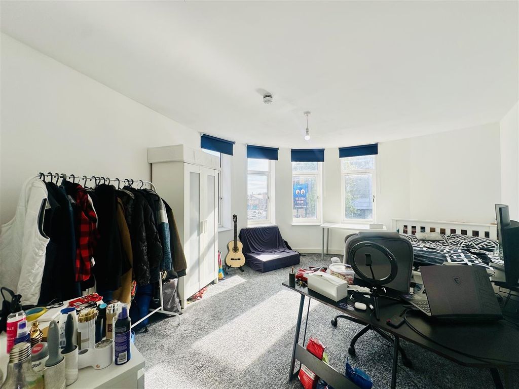 Property photo 3 of 14 Bedroom 3