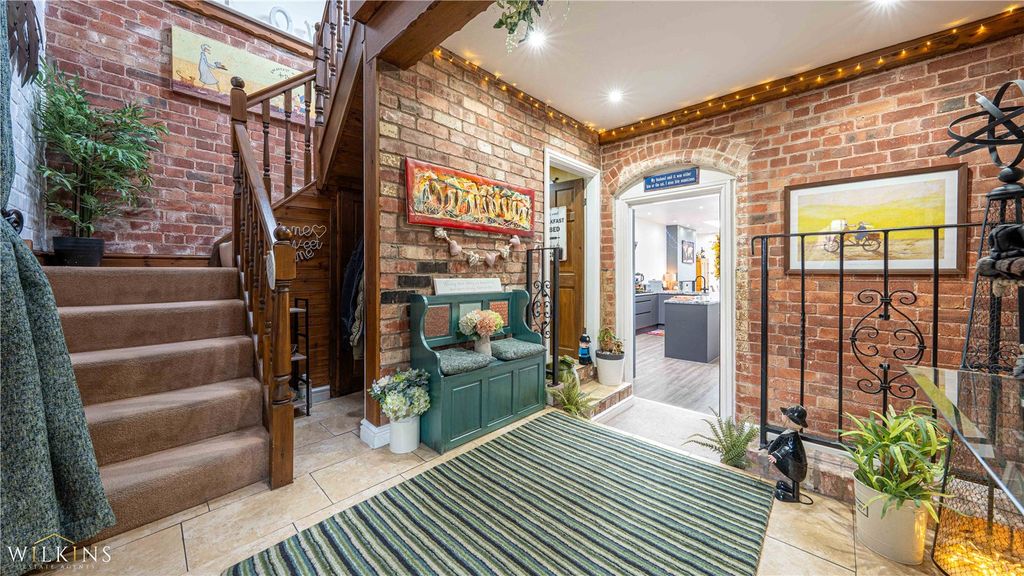 Property photo 2 of 57 Picture No. 28