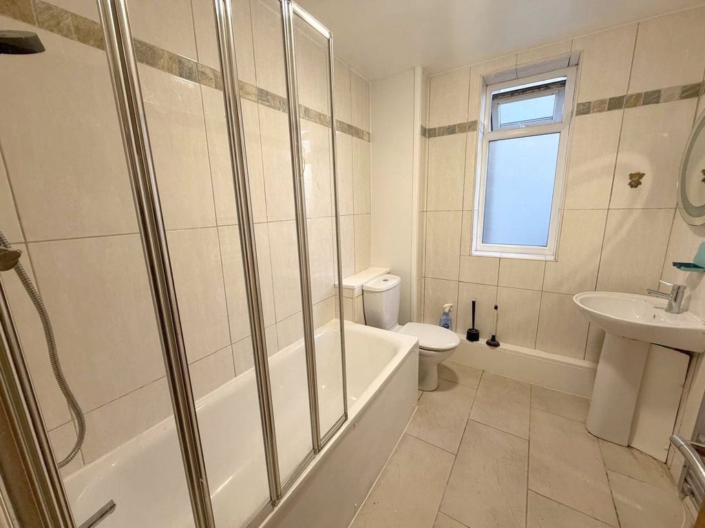 Property photo 3 of 8 Picture No. 19