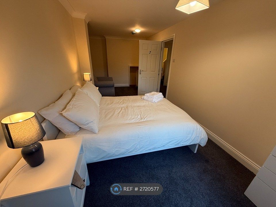 Property photo 2 of 15 Room 2