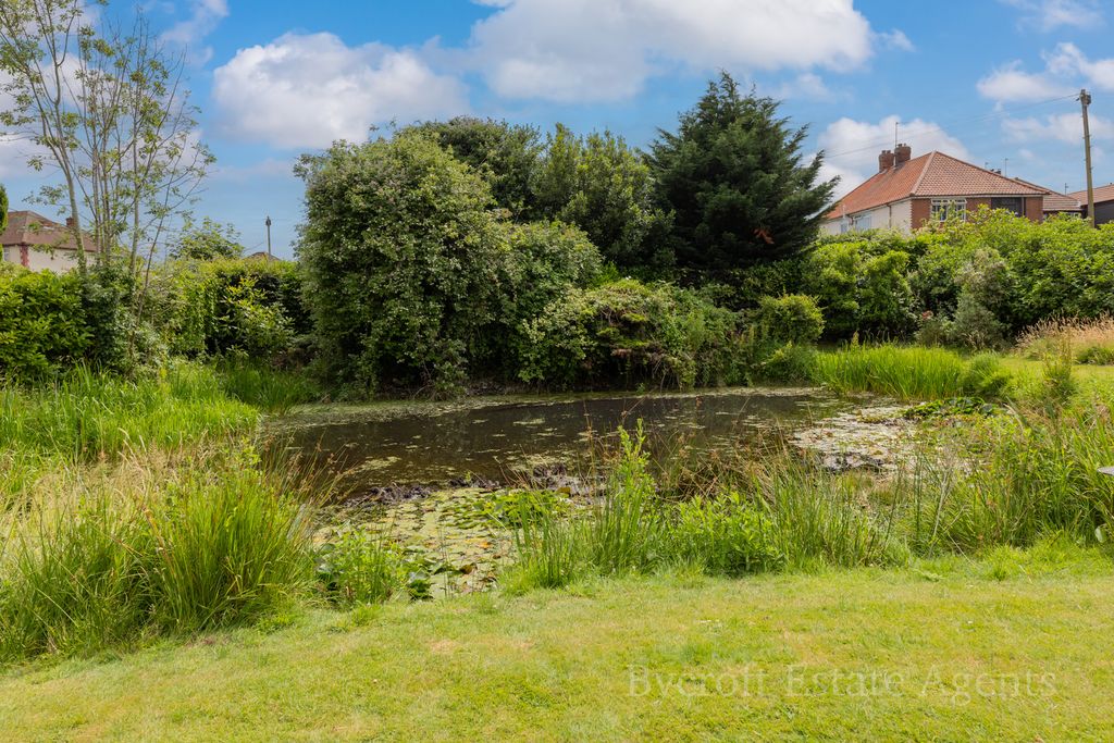 Property photo 2 of 25