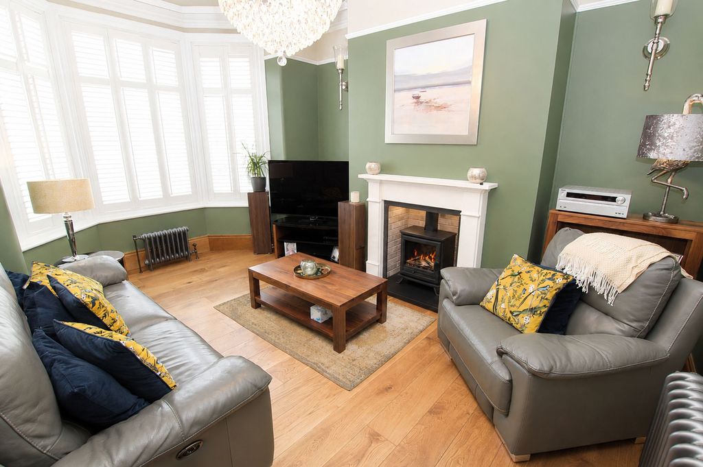 Property photo 2 of 36