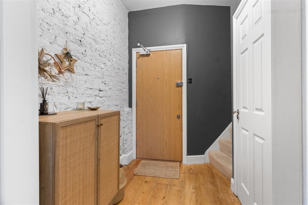 Property photo 3 of 31 Entrance.Jpg