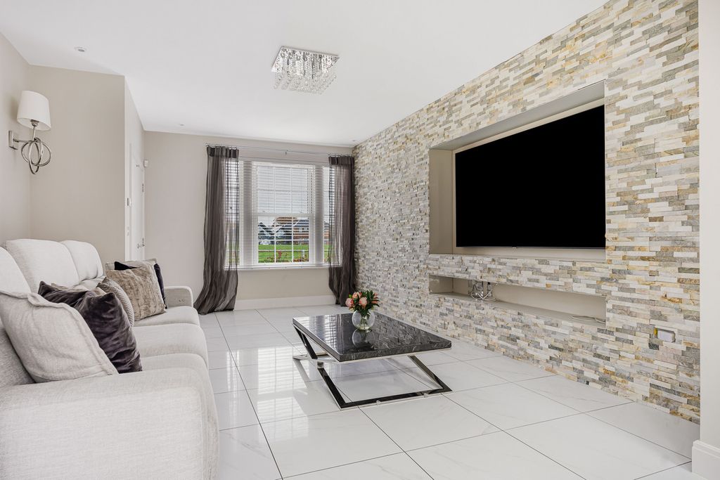 Property photo 2 of 50