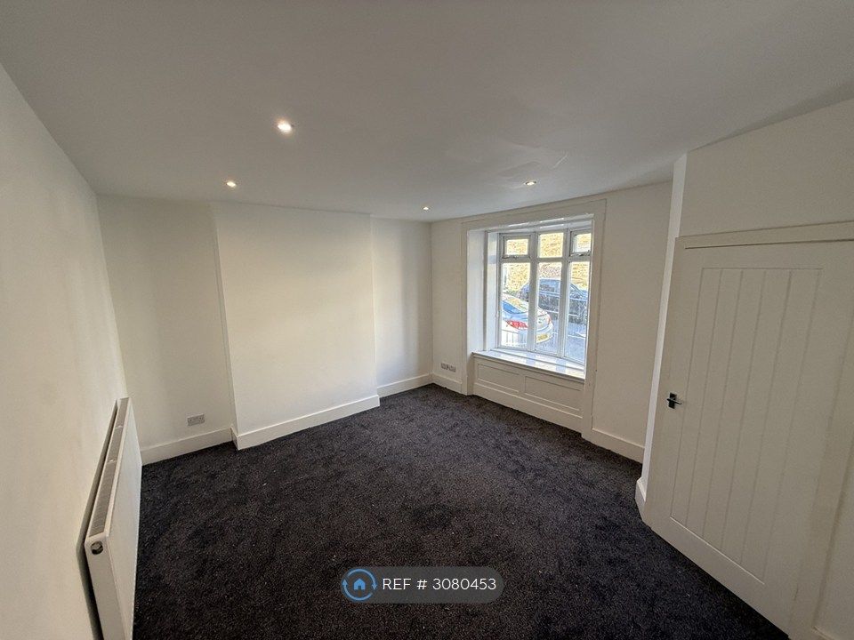 Property photo 3 of 16 Living Room