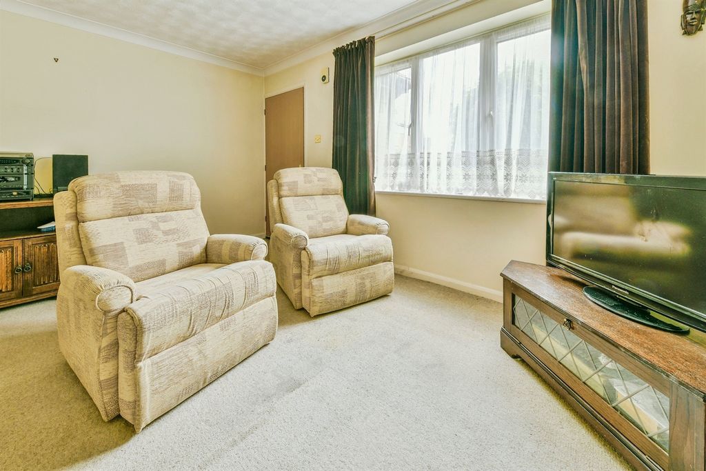 Property photo 3 of 17