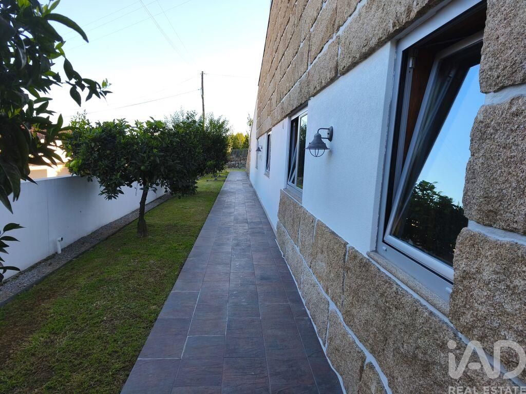 Property photo 3 of 39