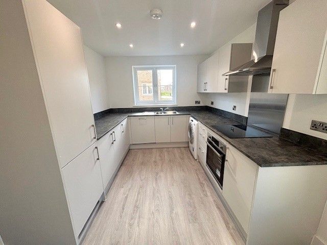 Property photo 3 of 9 Kitchen