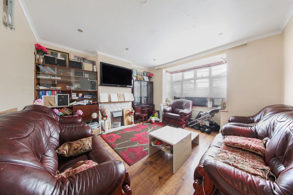 Property photo 2 of 13 16 Osterley Gardens - A8Ker5Pkr1J2Jrhr43Vn