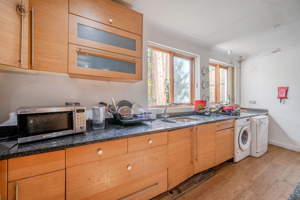 Property photo 2 of 16 1515886-10-1A0901...