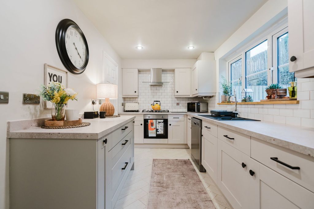 Property photo 2 of 36