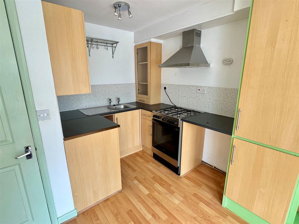 Property photo 3 of 5 Flat 5, 23A Fernhill Road Kitchen