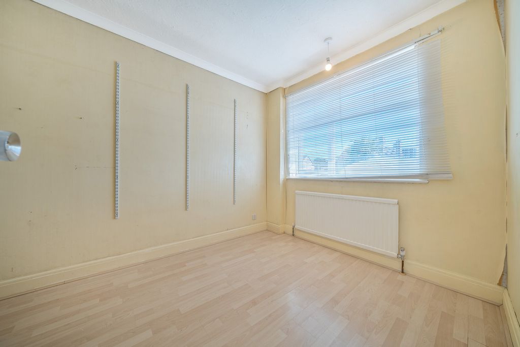 Property photo 3 of 22 1415289-8-6A15c78...