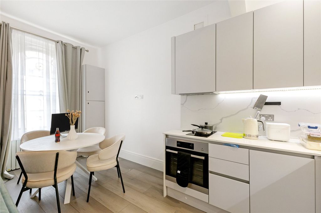 Property photo 2 of 5 Kitchen