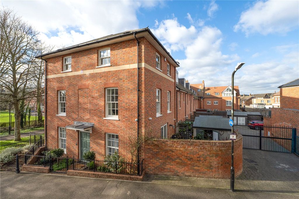 Property photo 2 of 24 Picture No. 29