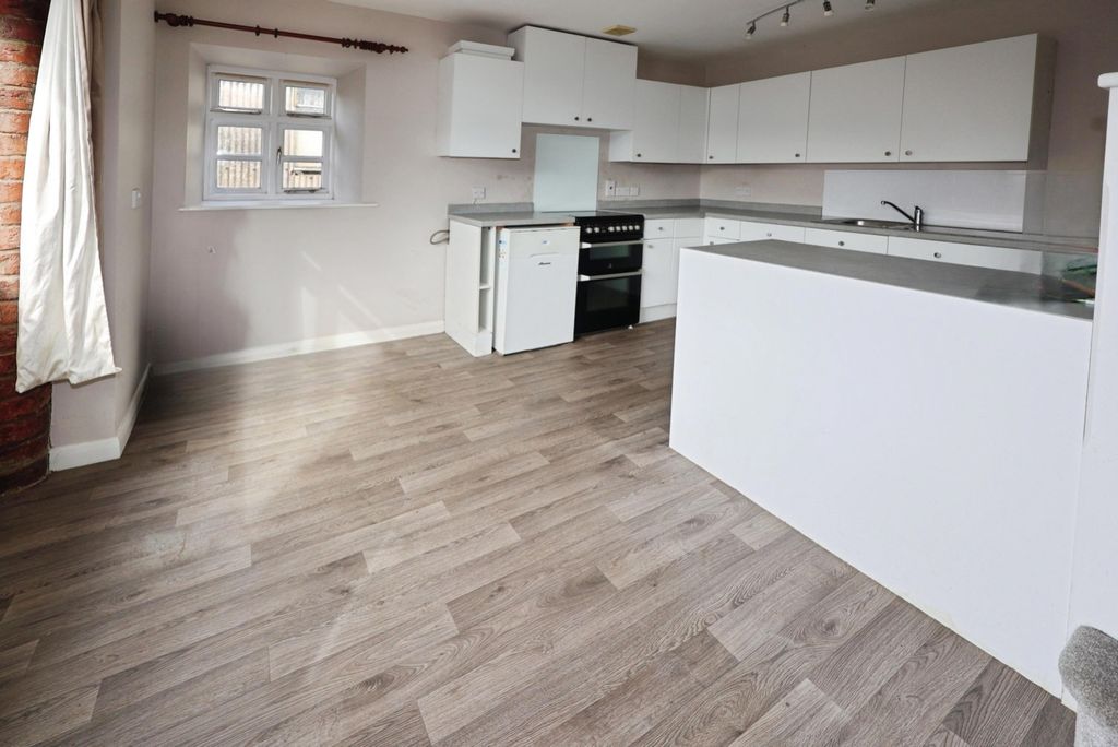 Property photo 3 of 6 5592142
