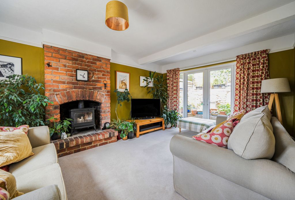 Property photo 3 of 34 1315862-11-685E82...