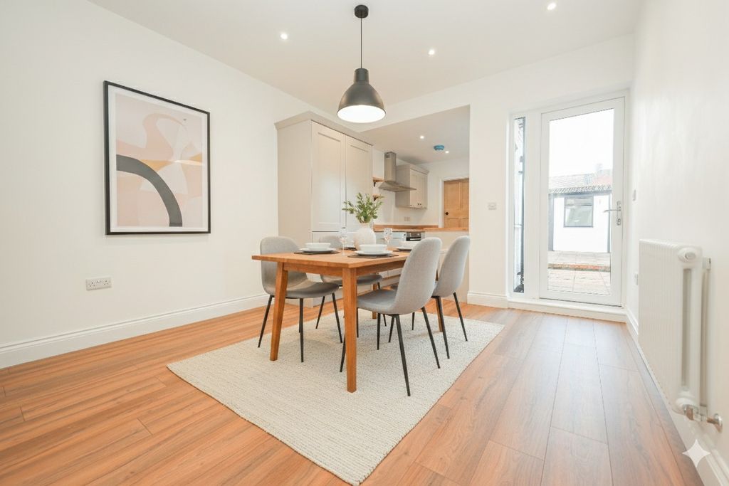 Property photo 3 of 18 4831344