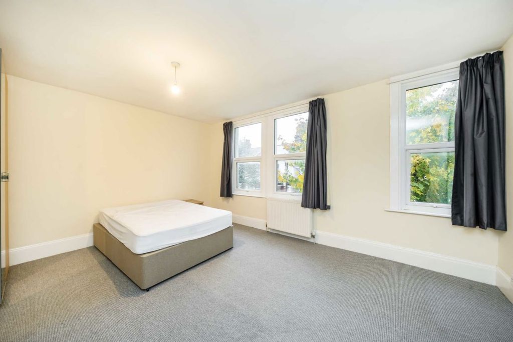 Property photo 3 of 8