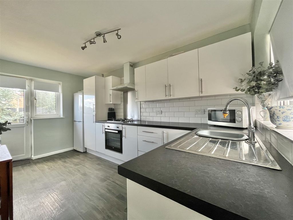 Property photo 3 of 13 Kitchen