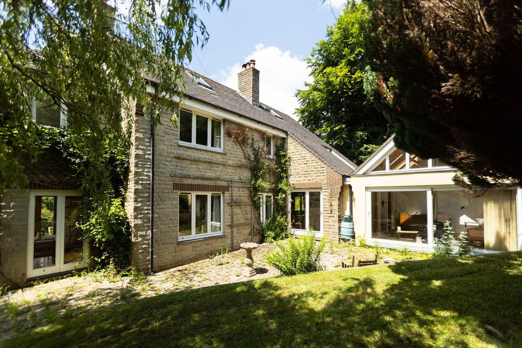 Property photo 2 of 39