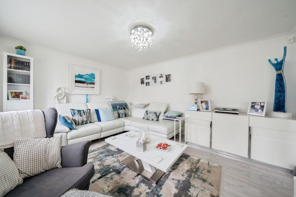 Property photo 3 of 14 Living Room