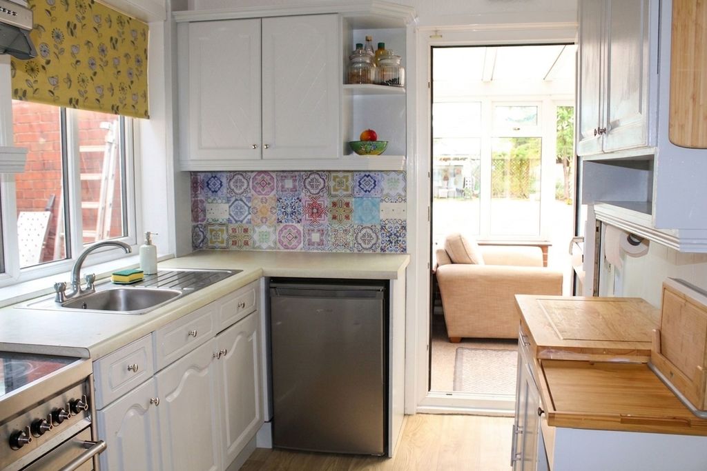 Property photo 3 of 18 Kitchen