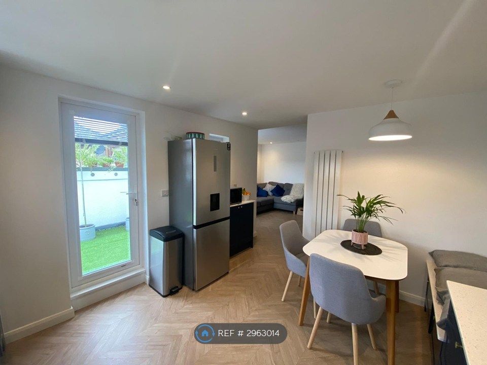 Property photo 3 of 14 Kitchen & Diner
