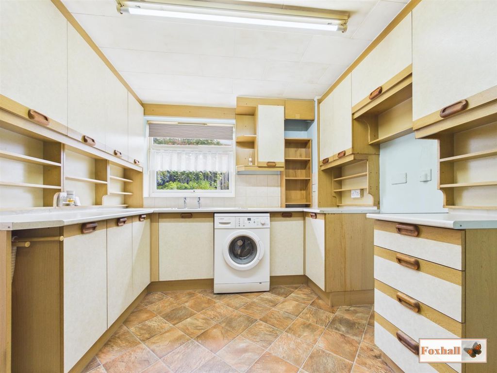 Property photo 3 of 14 Kitchen