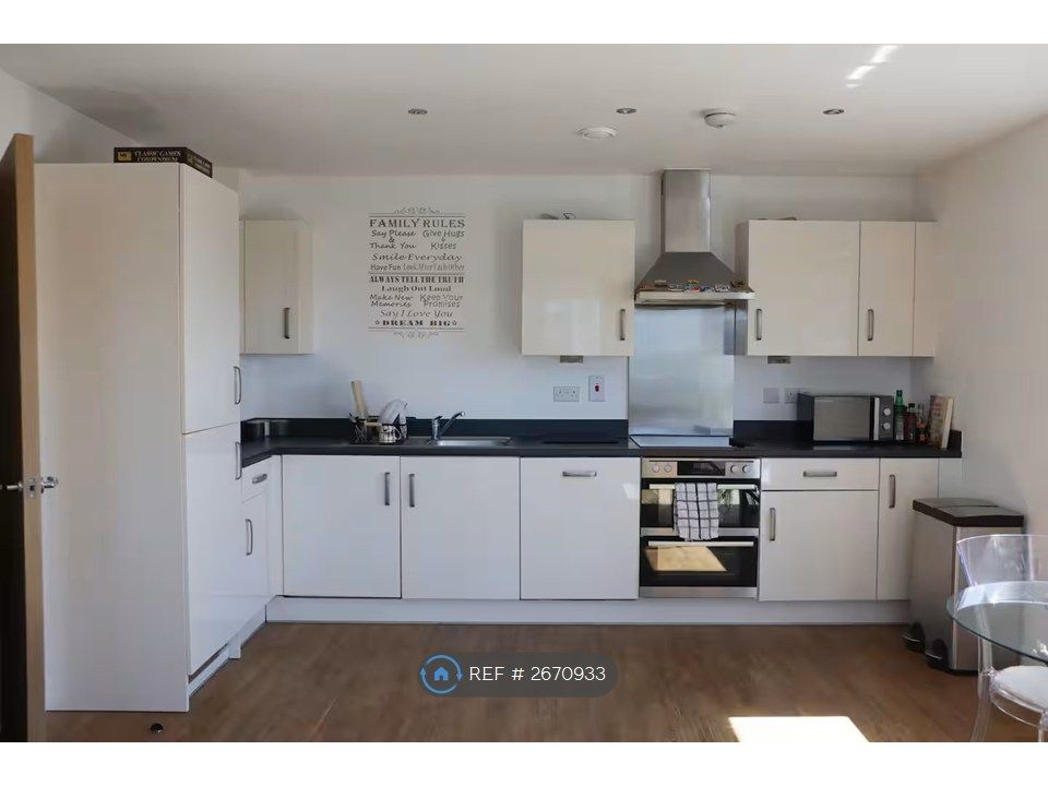 Property photo 3 of 10 Kitchen