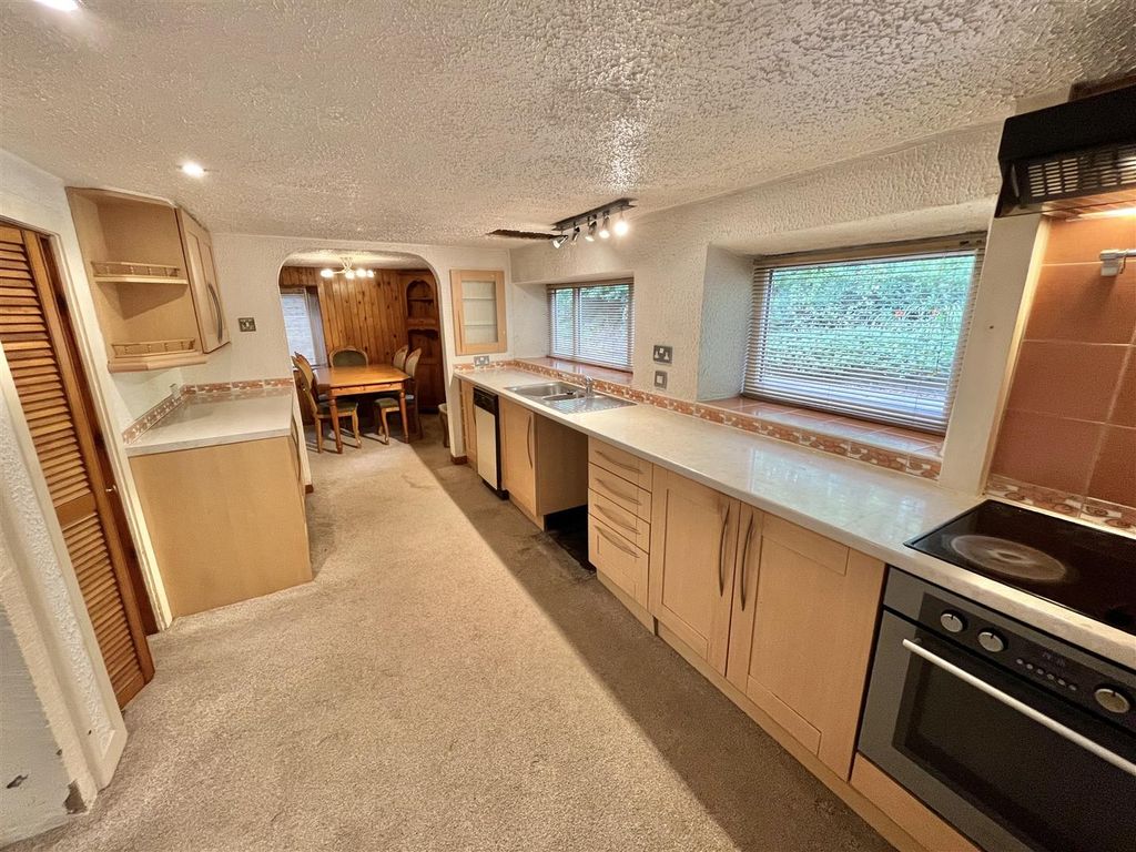 Property photo 3 of 16 Kitchen