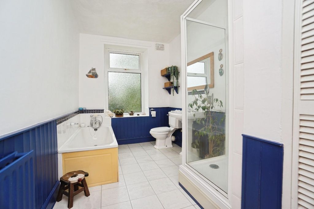 Property photo 3 of 28 Bathroom