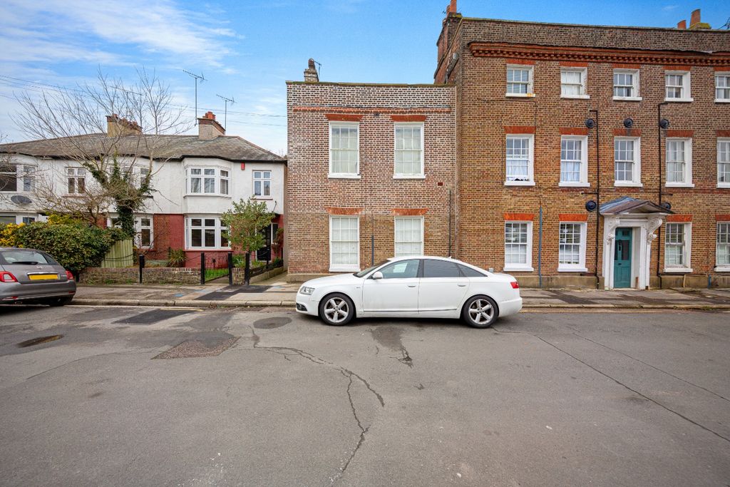 Property photo 1 of 12 4548690