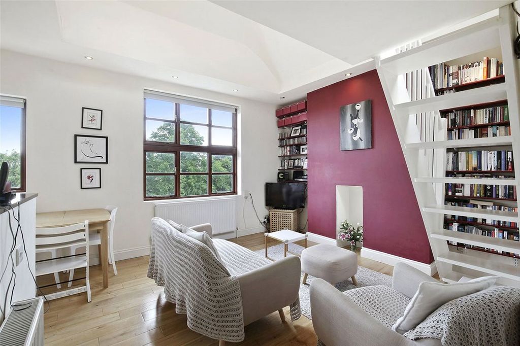 Property photo 2 of 14