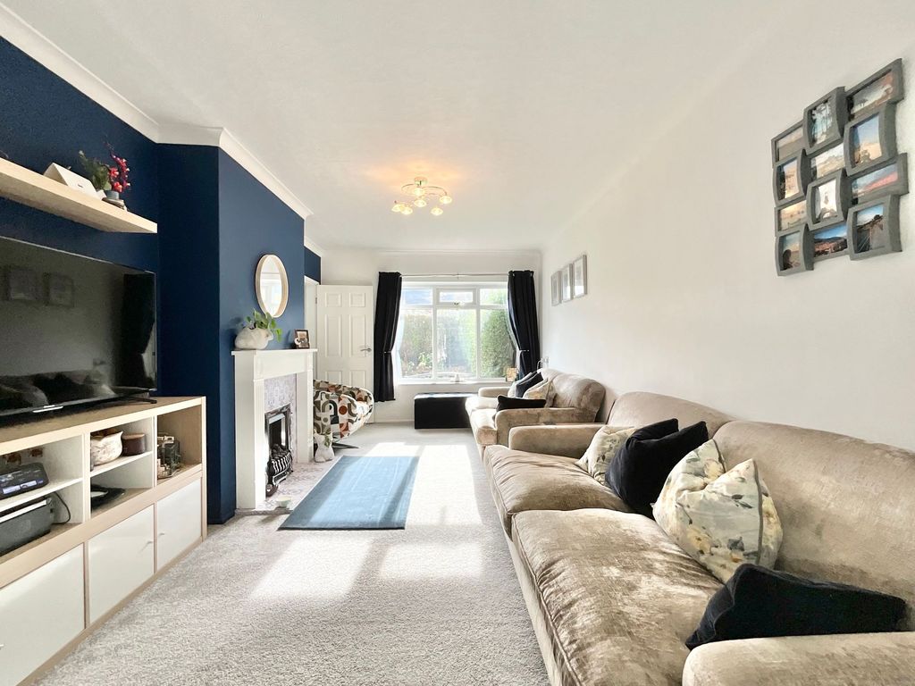 Property photo 2 of 28