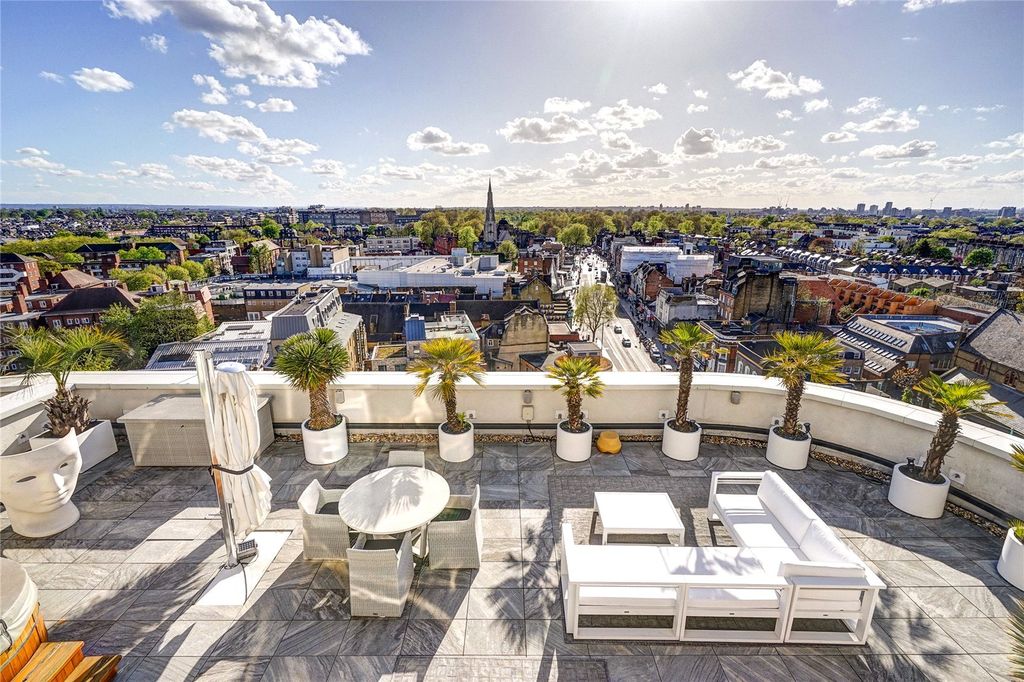 Property photo 2 of 17 Roof Terrace