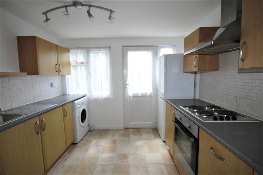 Property photo 1 of 11 Kitchen