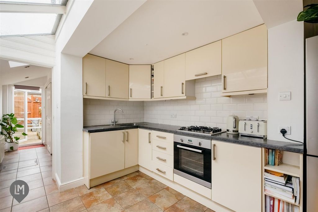 Property photo 3 of 8 Kitchen Lm.Jpg