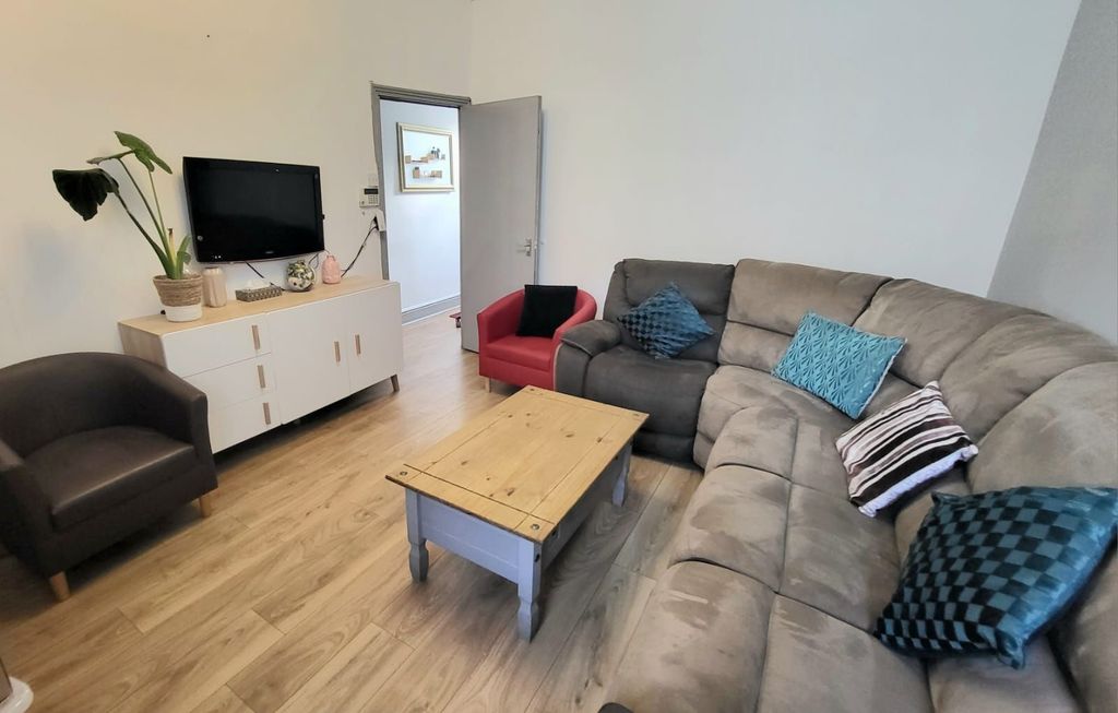 Property photo 1 of 4