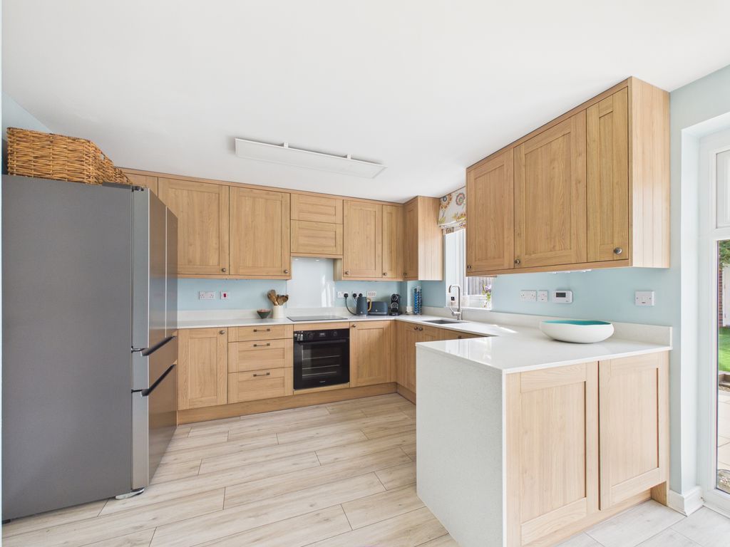 Property photo 3 of 17 Kitchen
