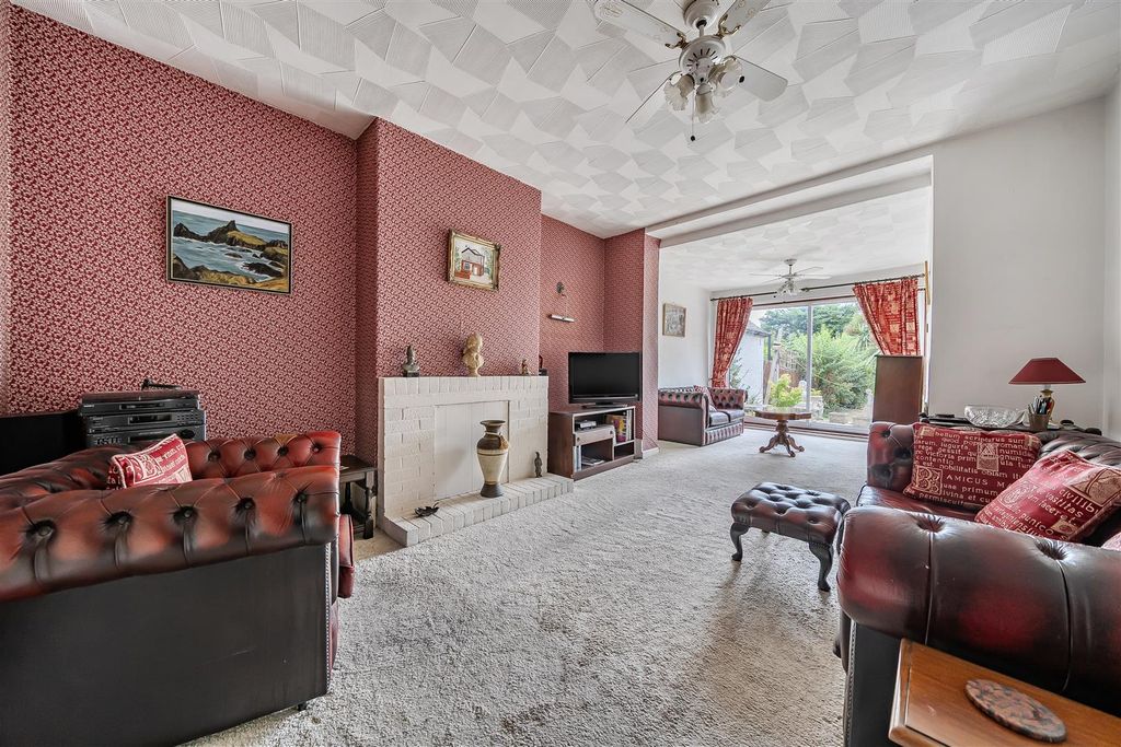 Property photo 2 of 21 Living Room