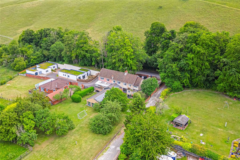 Property photo 1 of 38 Picture No. 06