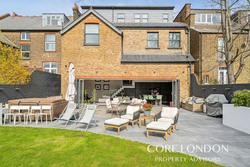 Property photo 3 of 32