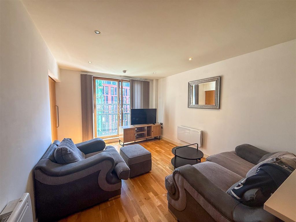 Property photo 1 of 11 Vantage-Quay-6.Jpg