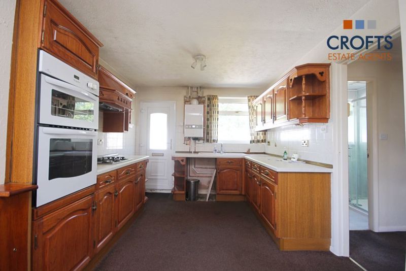 Property photo 3 of 10 Kitchen