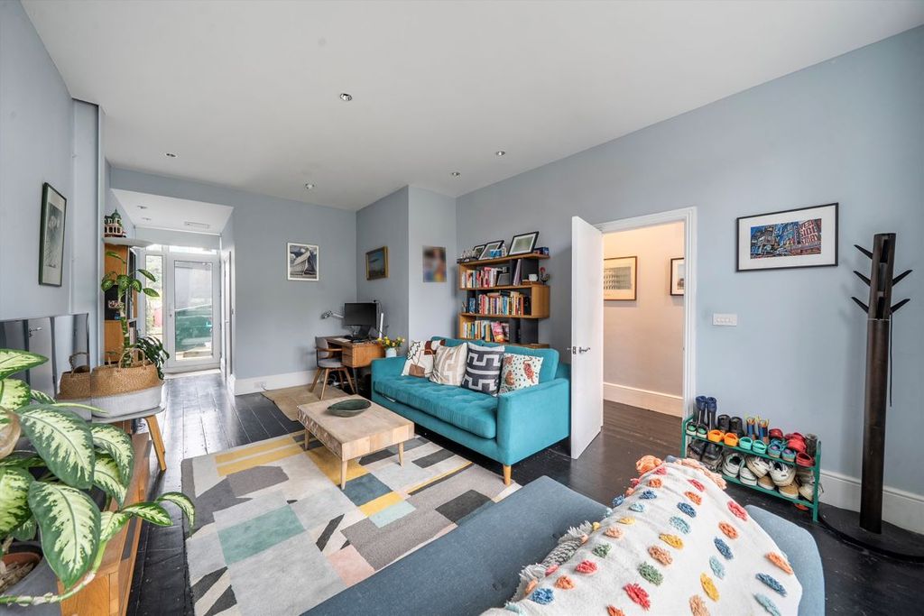 Property photo 2 of 11