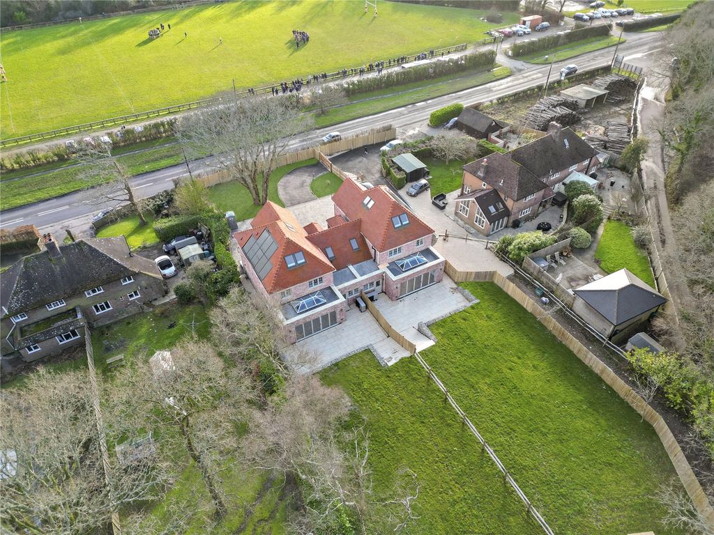 Property photo 2 of 33 Picture No. 72