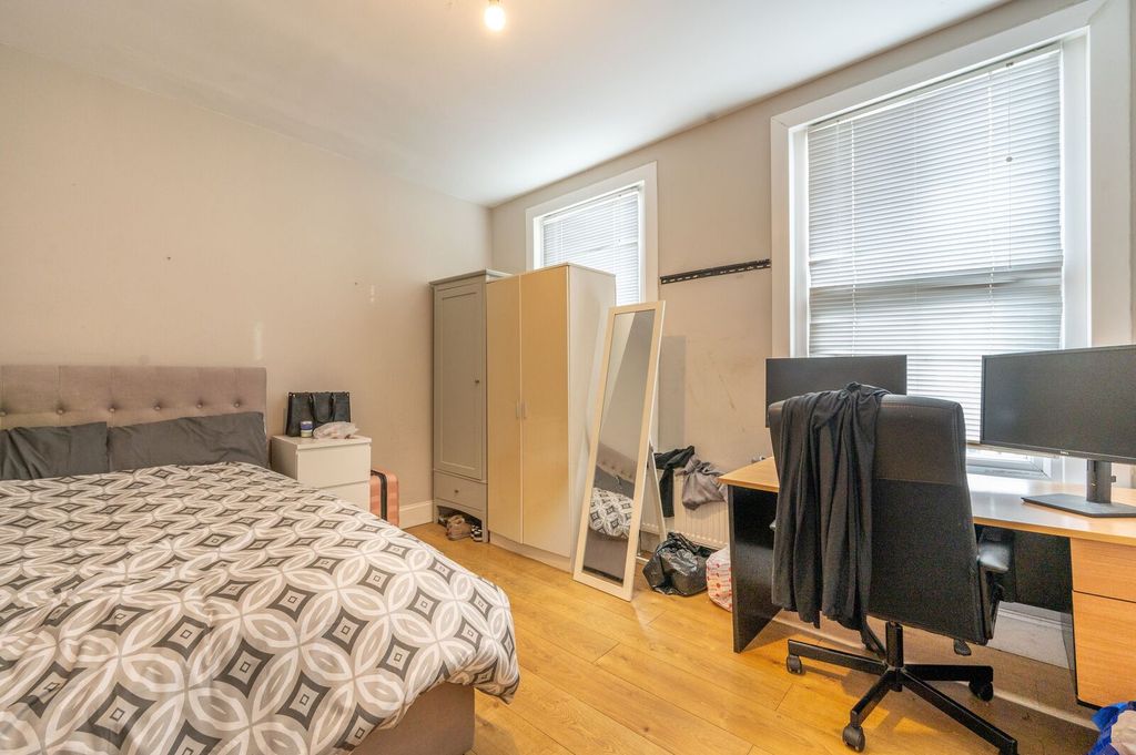 Property photo 2 of 6