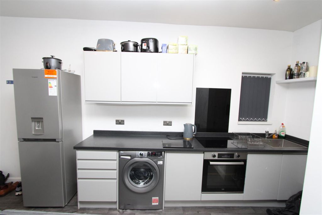Property photo 3 of 8